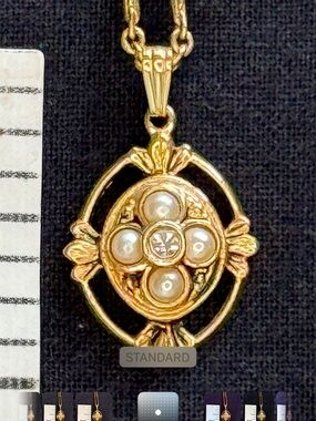 Vintage Avon Renaissance Necklace & Pendant Gold Tone 18”